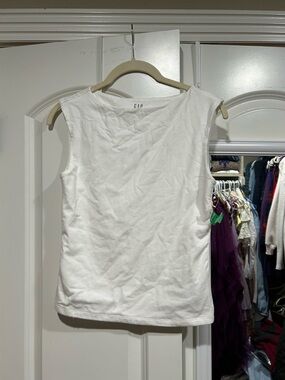 GAP Women's White Sleeveless Crewneck Tank Top
